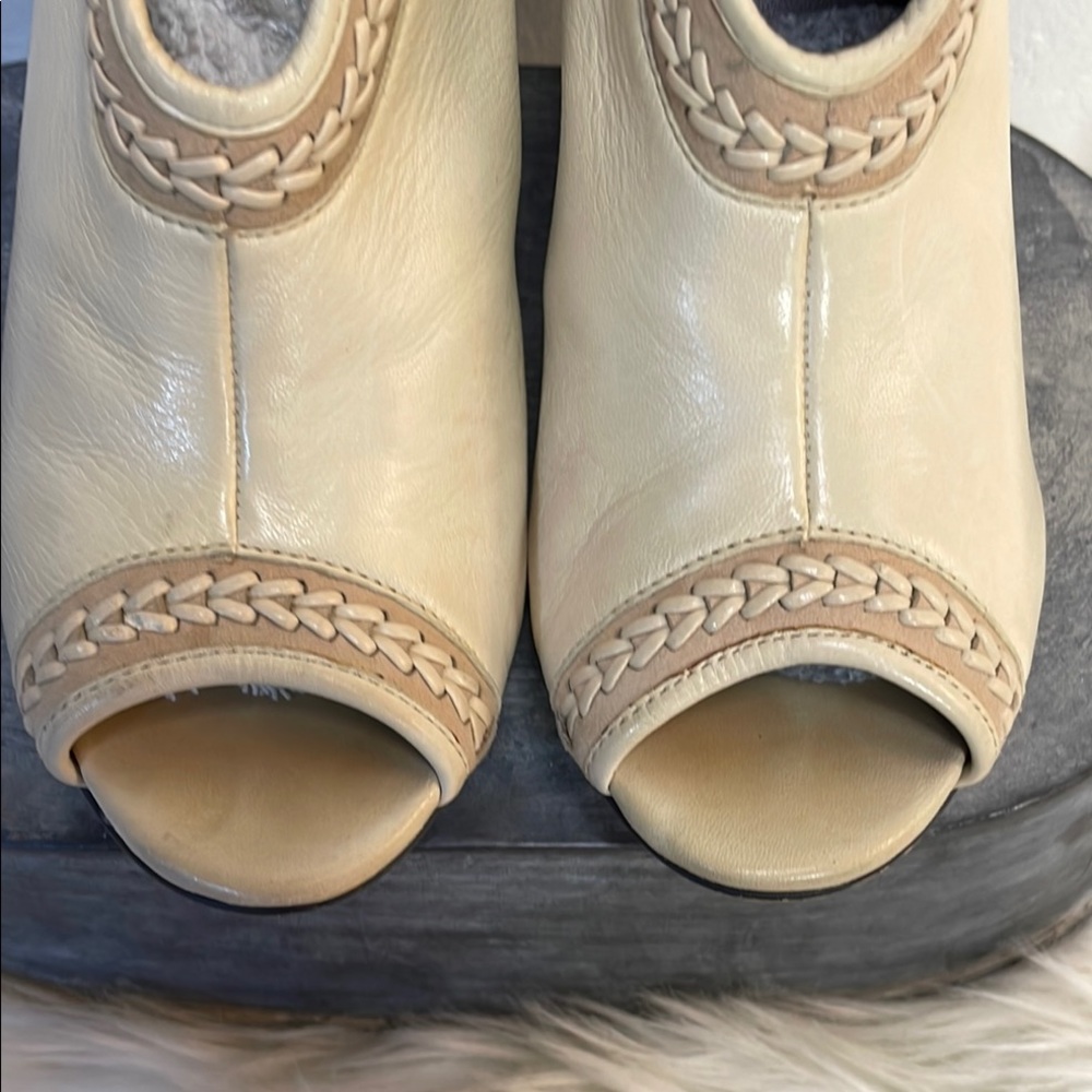 #0174-C Vince Camuto Smooth Leather Cream Open Toe High-Heeled Booties-6.5 - Picture 6 of 12